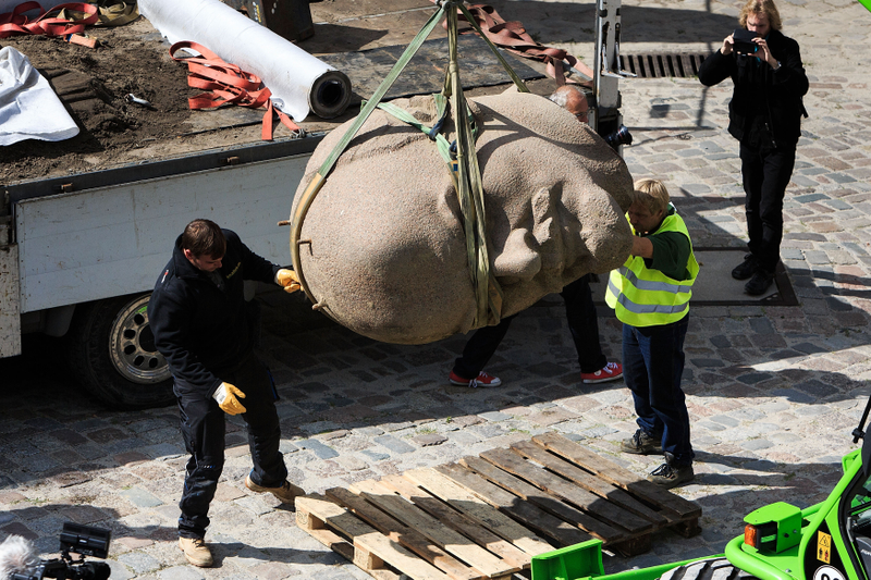 Illustration for article titled The Four-Ton Head of a Lenin Statue Was Dug Up In Berlin Today